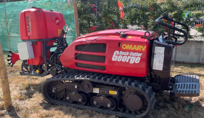 Robot George 200 - 2.png